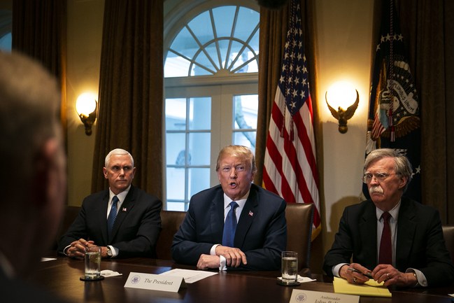 Tấn công Syria - Mũi tên trúng nhiều đích của ông Trump ảnh 1